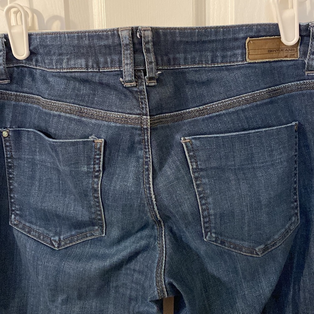DKNY. Mercer St Skinny. Size 8. Good Condition. - Picture 3 of 4